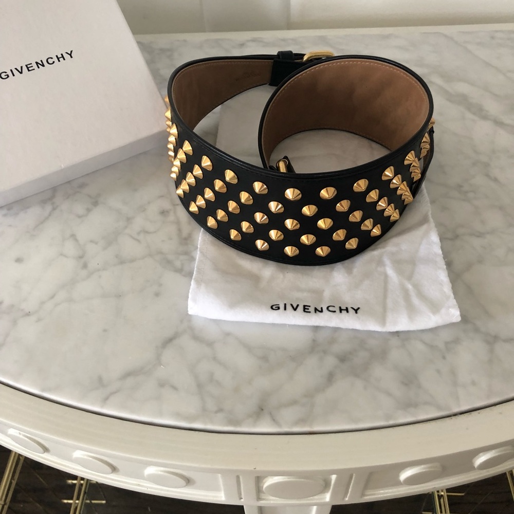 Auth Givenchy Black leather belt with gold studs
